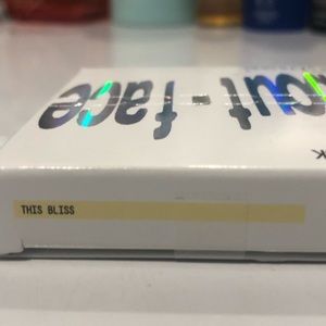 About Face Light Light Lock Powder
